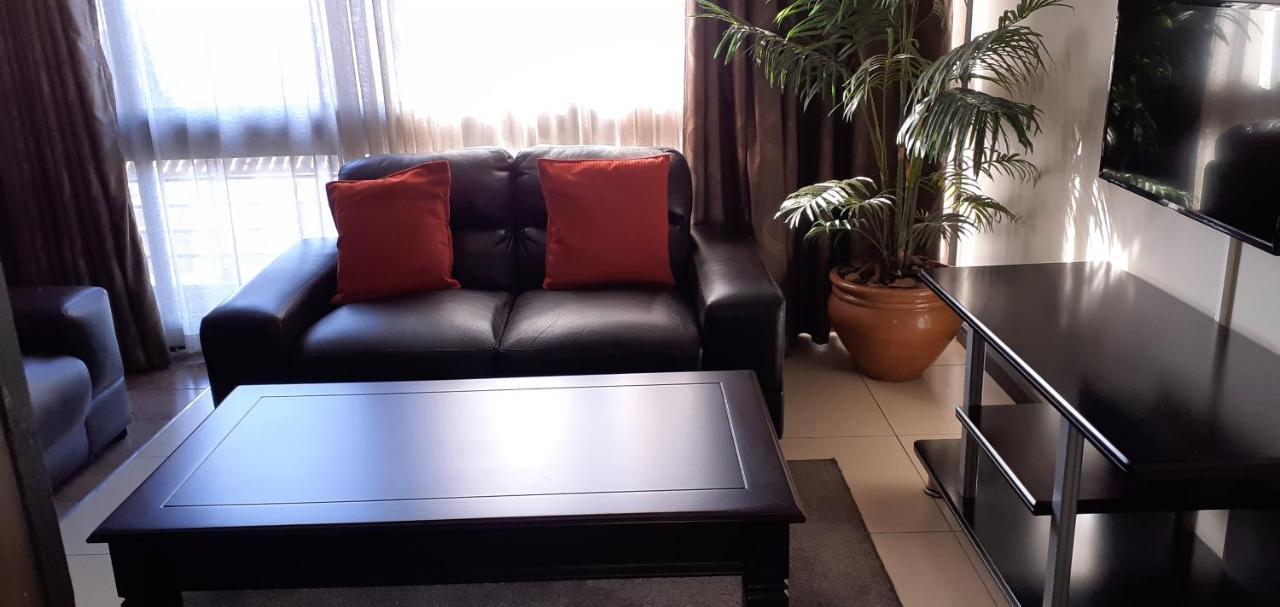 Alcazaba Hotel Johannesburg Bagian luar foto
