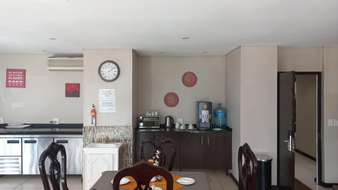Alcazaba Hotel Johannesburg Bagian luar foto
