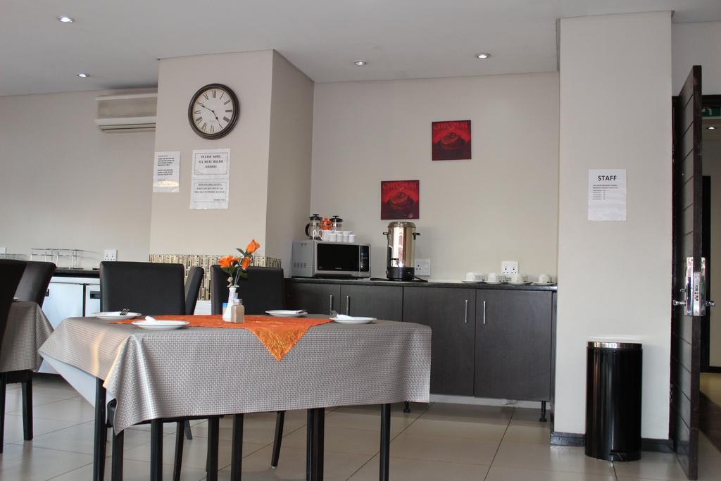 Alcazaba Hotel Johannesburg Bagian luar foto