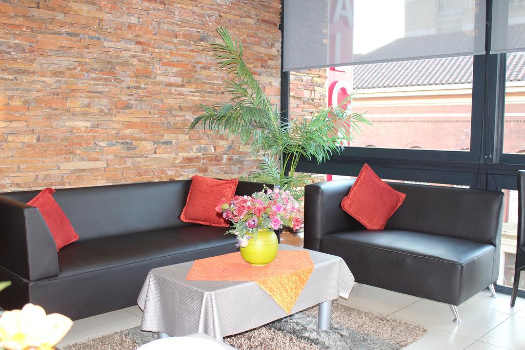 Alcazaba Hotel Johannesburg Bagian luar foto