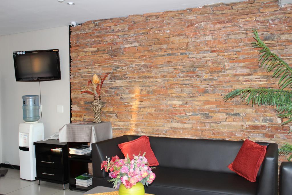 Alcazaba Hotel Johannesburg Bagian luar foto