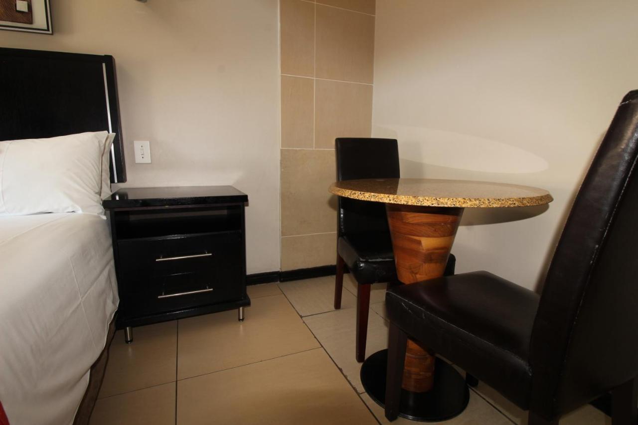 Alcazaba Hotel Johannesburg Bagian luar foto
