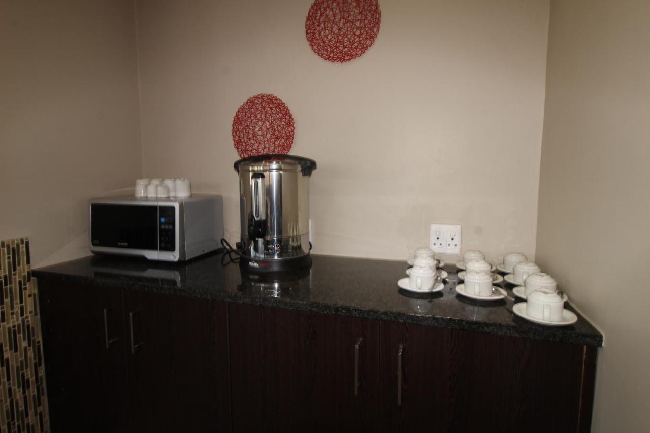Alcazaba Hotel Johannesburg Bagian luar foto