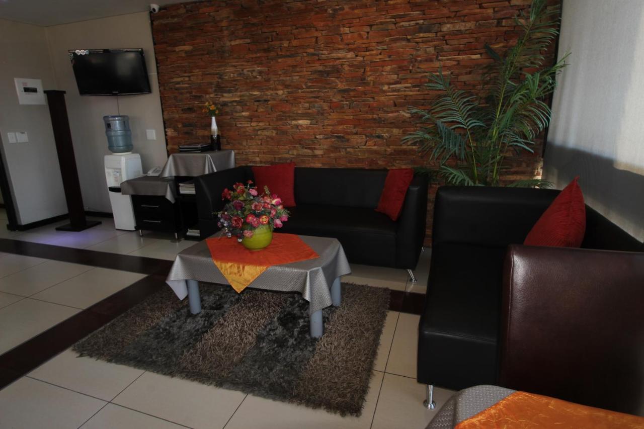 Alcazaba Hotel Johannesburg Bagian luar foto