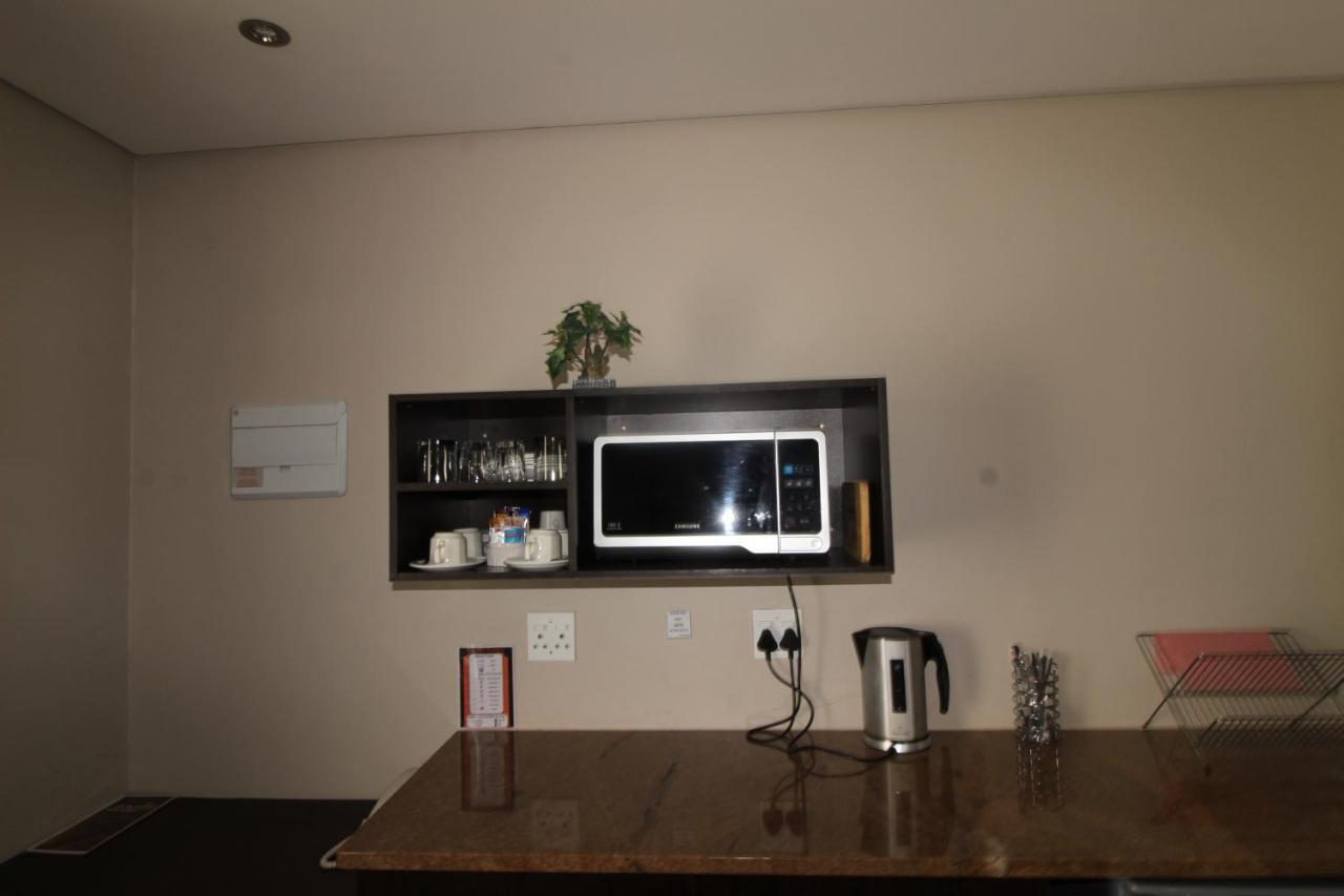 Alcazaba Hotel Johannesburg Bagian luar foto